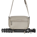 VEO METRO S4L CM - Schultertasche Creme - 4 Liter