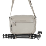 VEO METRO S7L CM- Schultertasche creme - 7 Liter